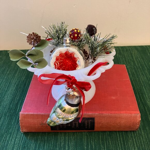 Vintage Christmas Tabletop Decor featuring Anchor Hocking Milk Glass Bowls x 3 - Picture 4 of 10